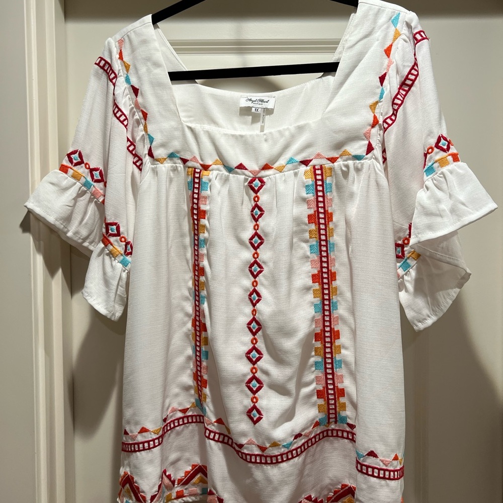 Embroidered White short sleeve tunic with Multicolor vintage look